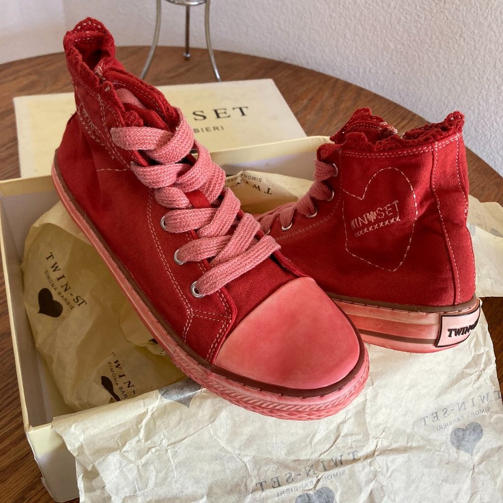 Twin-Set women's size 38 crochet knit heart red bottom canvas lace up sneaker